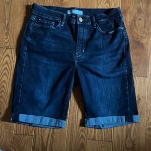 Women’s Levi Bermuda shorts